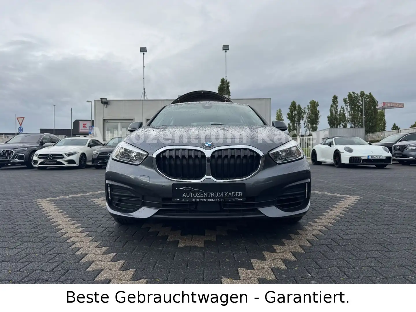 BMW 118 I Advantage*PDC*Navi*1.Hand*Tempomat*MFL*SHZ Grau - 1