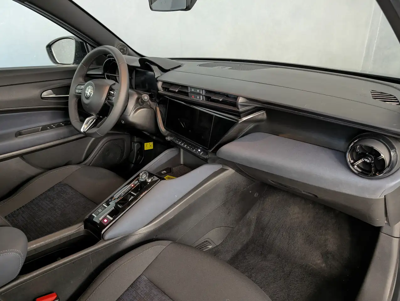 Alfa Romeo Junior 2025 — фото 11