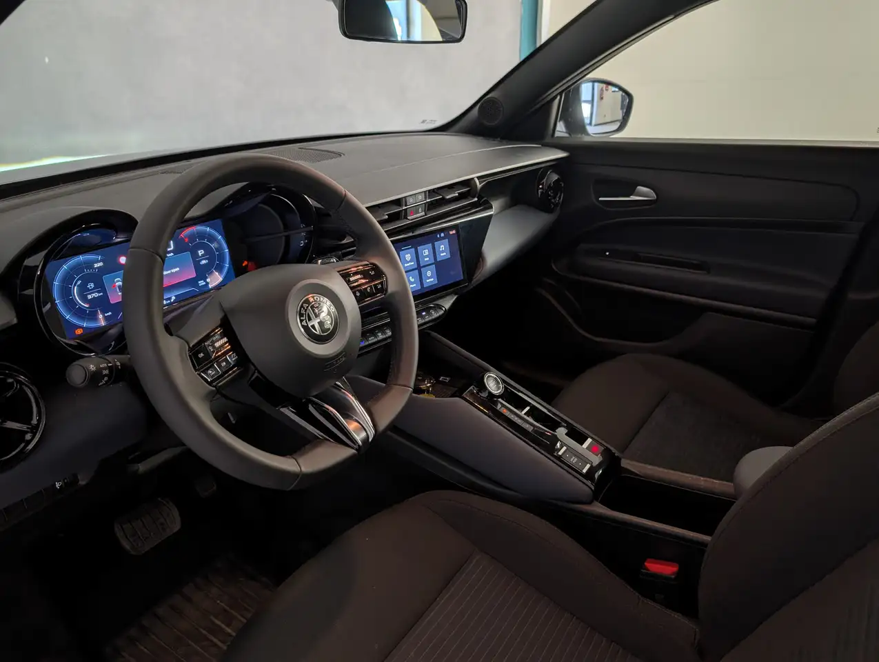 Alfa Romeo Junior 2025 — фото 10