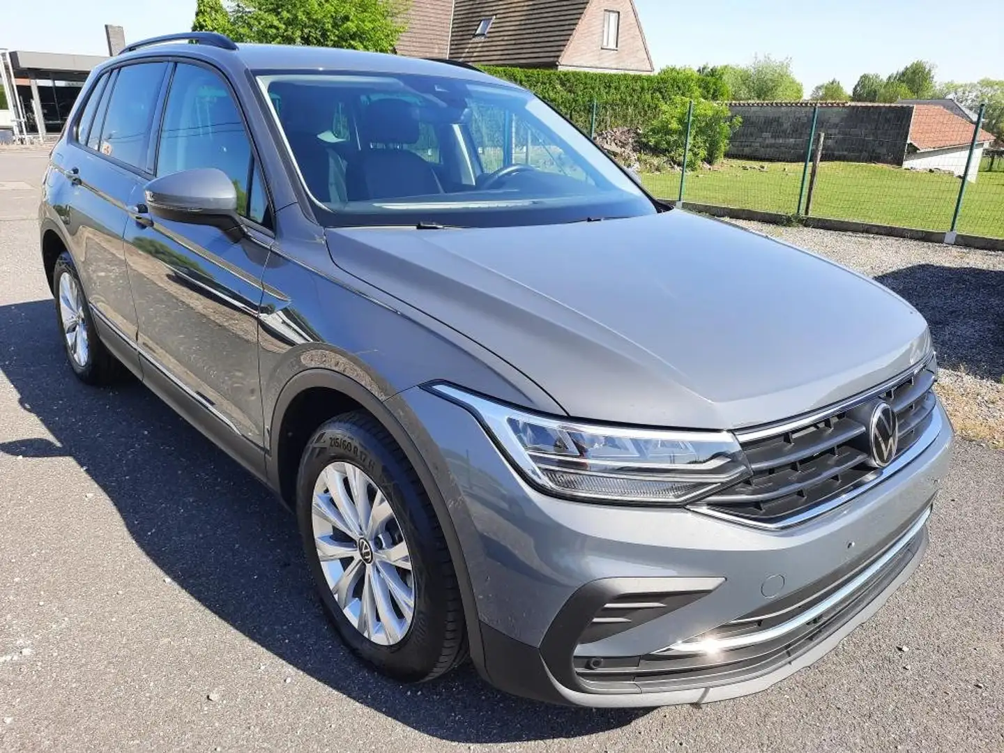 Volkswagen Tiguan 1.5 TSI DSG Gris - 2