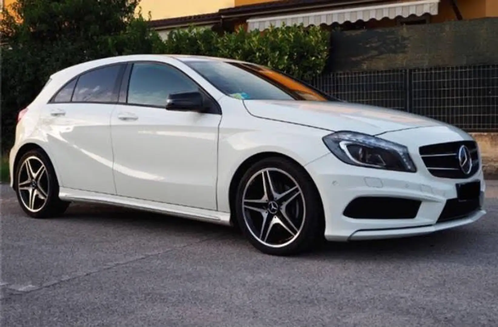 Mercedes-Benz A 200 Automatic Premium Bílá - 1