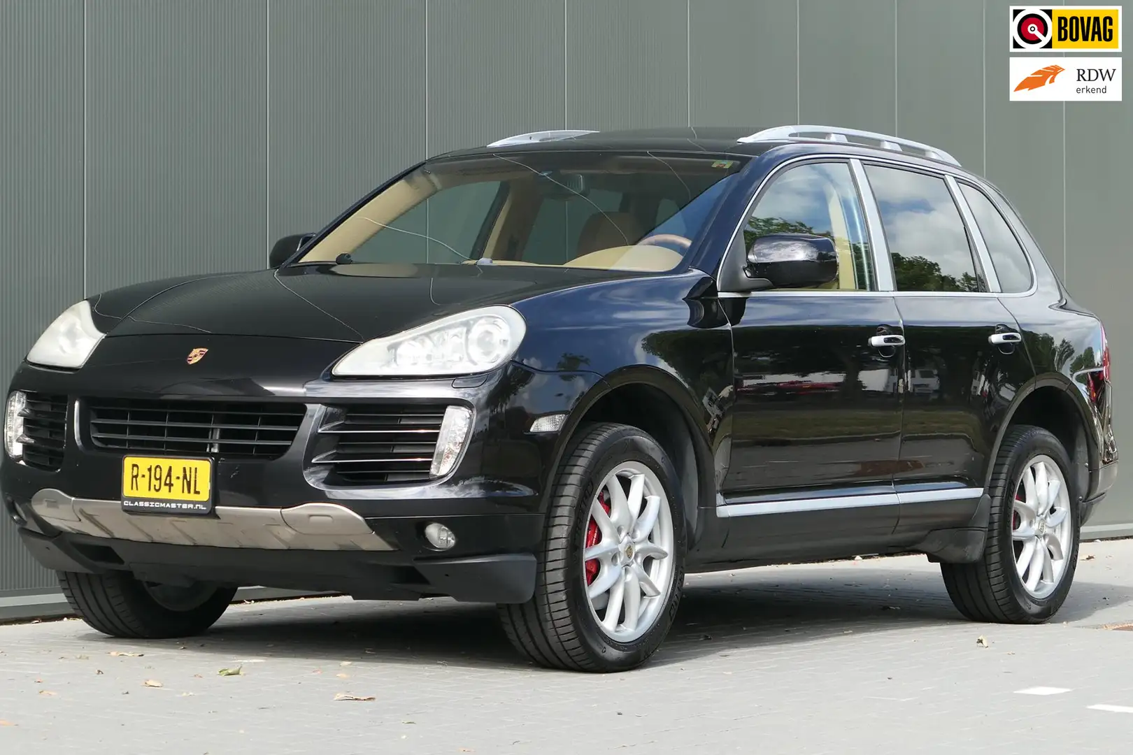 Porsche Cayenne 4.8 S Youngtimer BTW-auto Luchtvering Schuifdak Zwart - 1