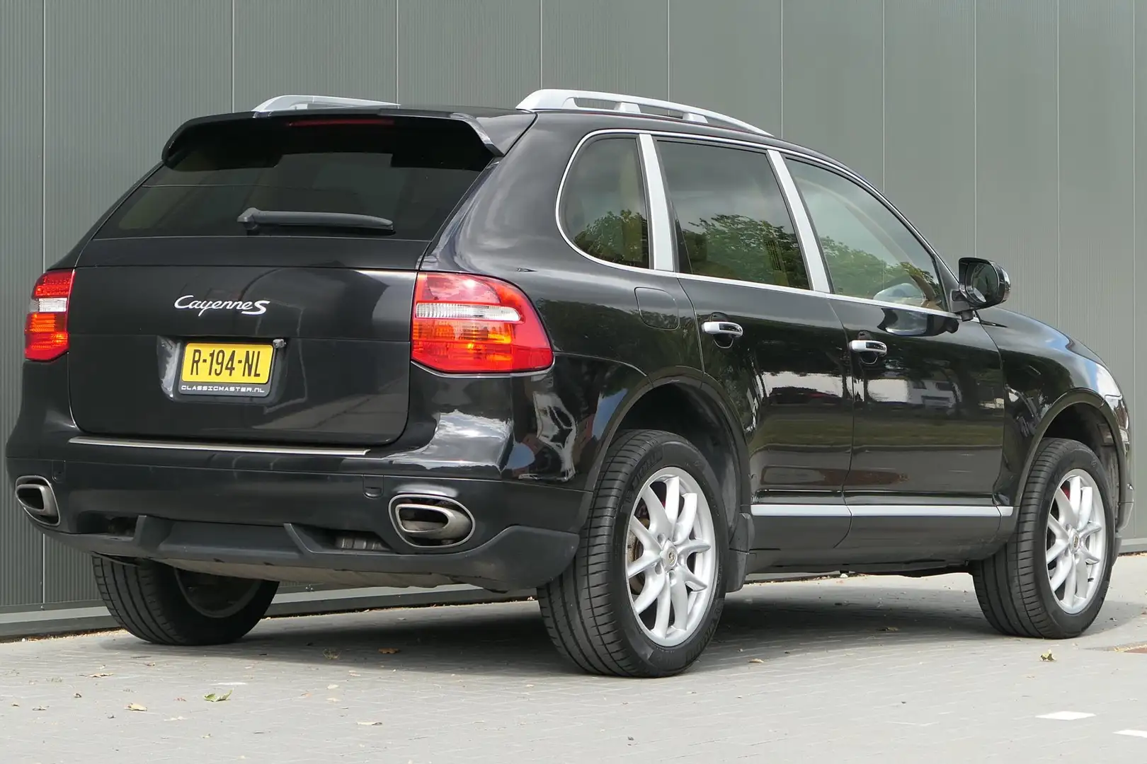 Porsche Cayenne 4.8 S Youngtimer BTW-auto Luchtvering Schuifdak Zwart - 2