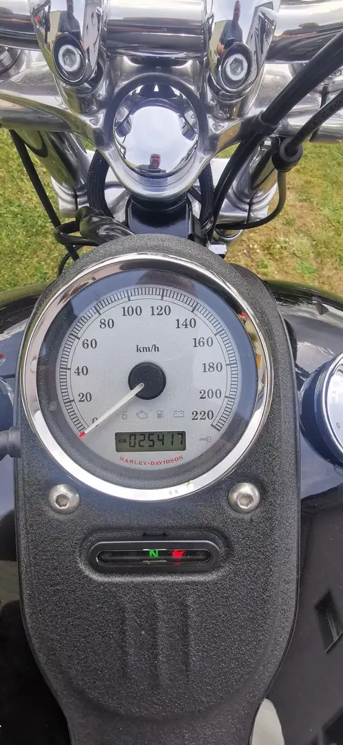 Harley-Davidson Dyna Street Bob Zwart - 2