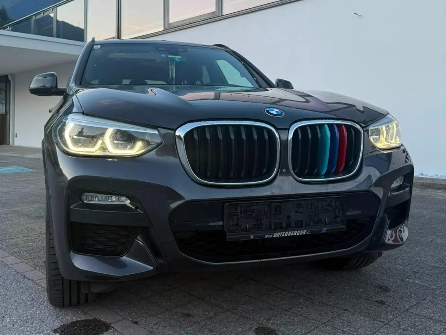 BMW X3 xDrive 20 i M Sport Grau - 1