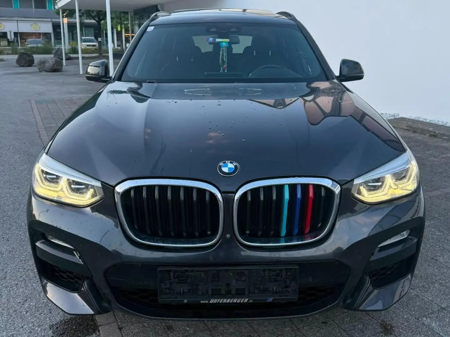 BMW X3 xDrive 20 i M Sport Grau - 2