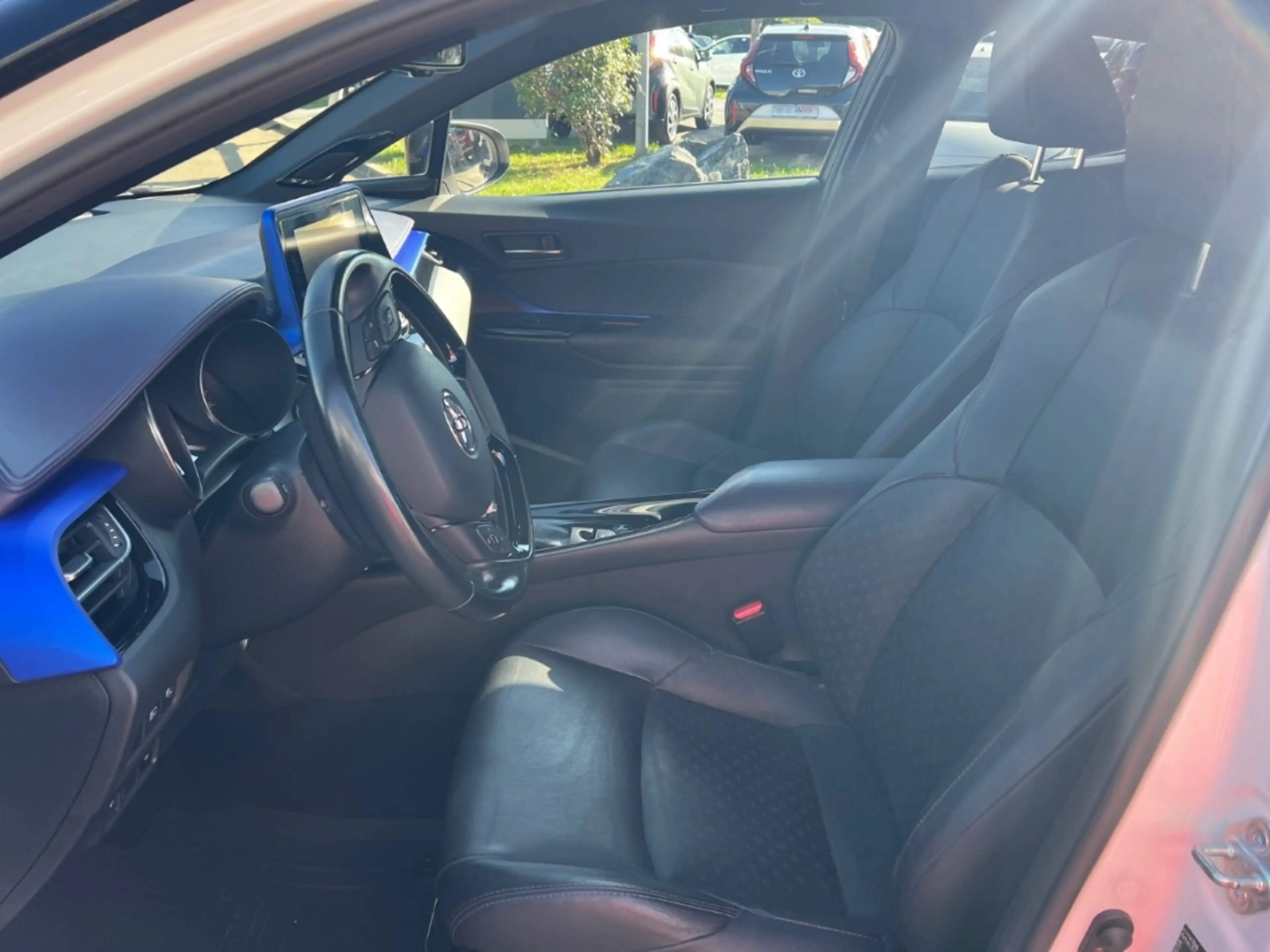 Toyota C-HR 1.8-l-VVTi Hybrid Style Selection Allwetter — photo 11