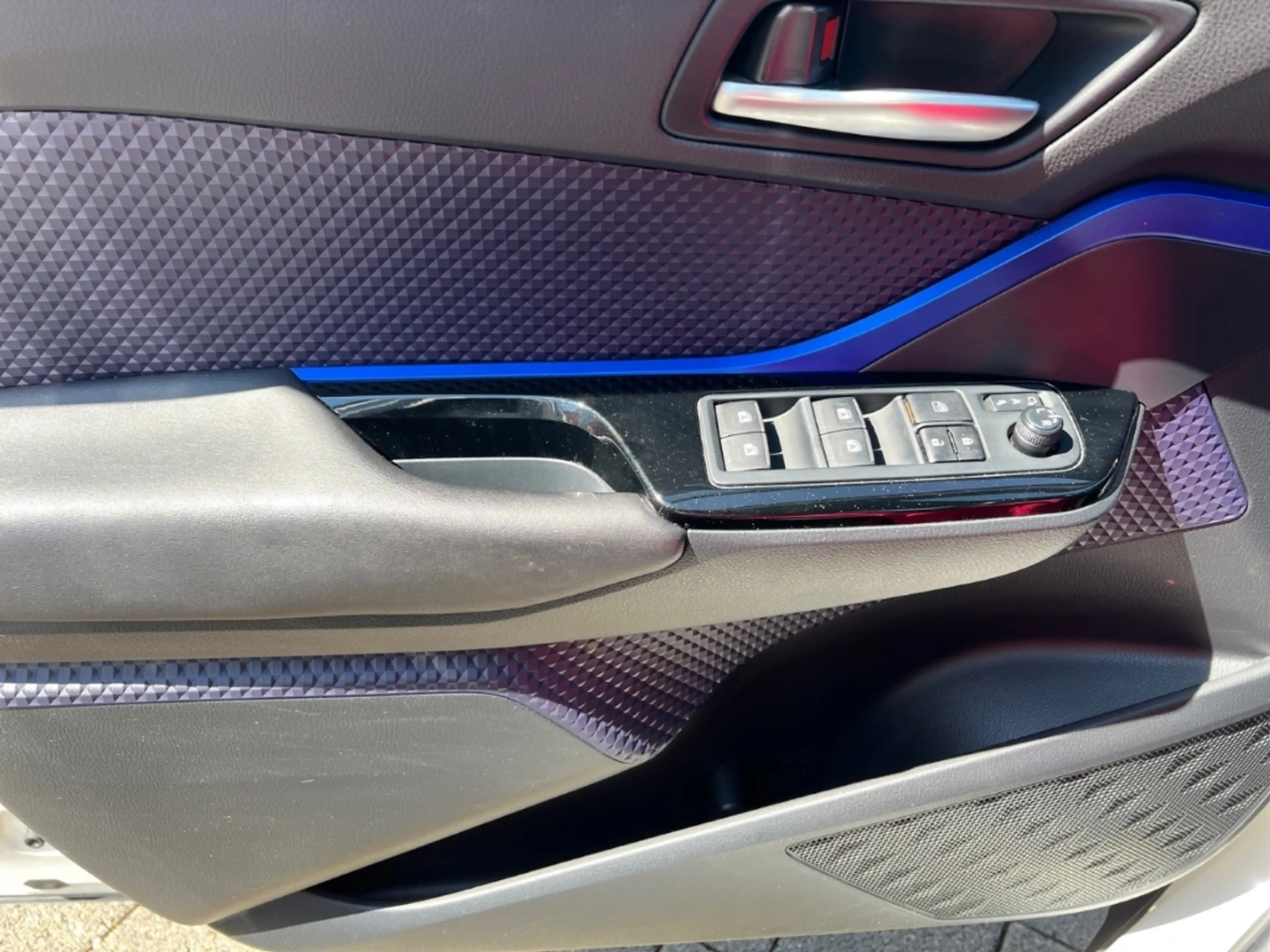 Toyota C-HR 1.8-l-VVTi Hybrid Style Selection Allwetter — photo 12
