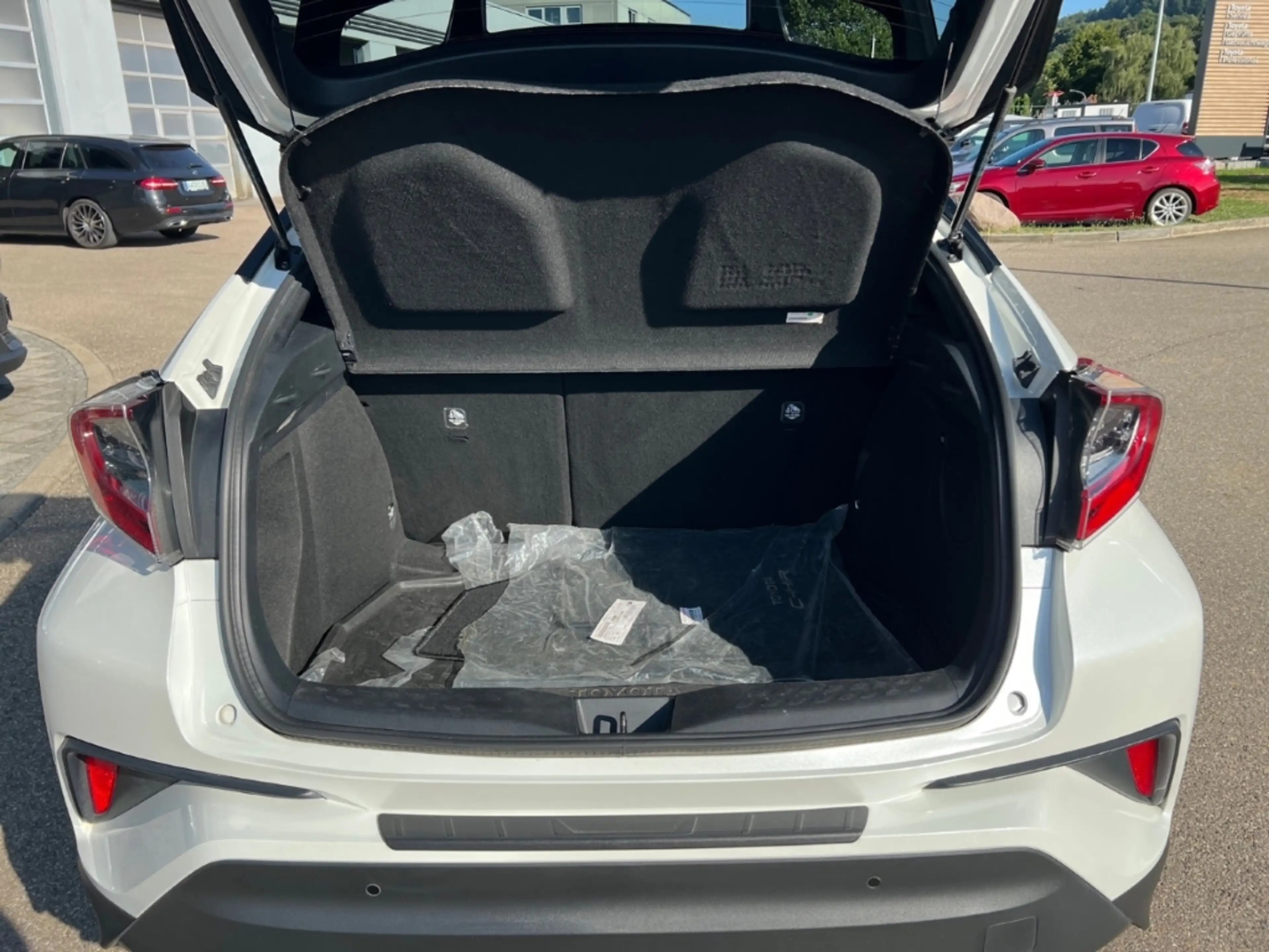 Toyota C-HR 1.8-l-VVTi Hybrid Style Selection Allwetter — photo 9