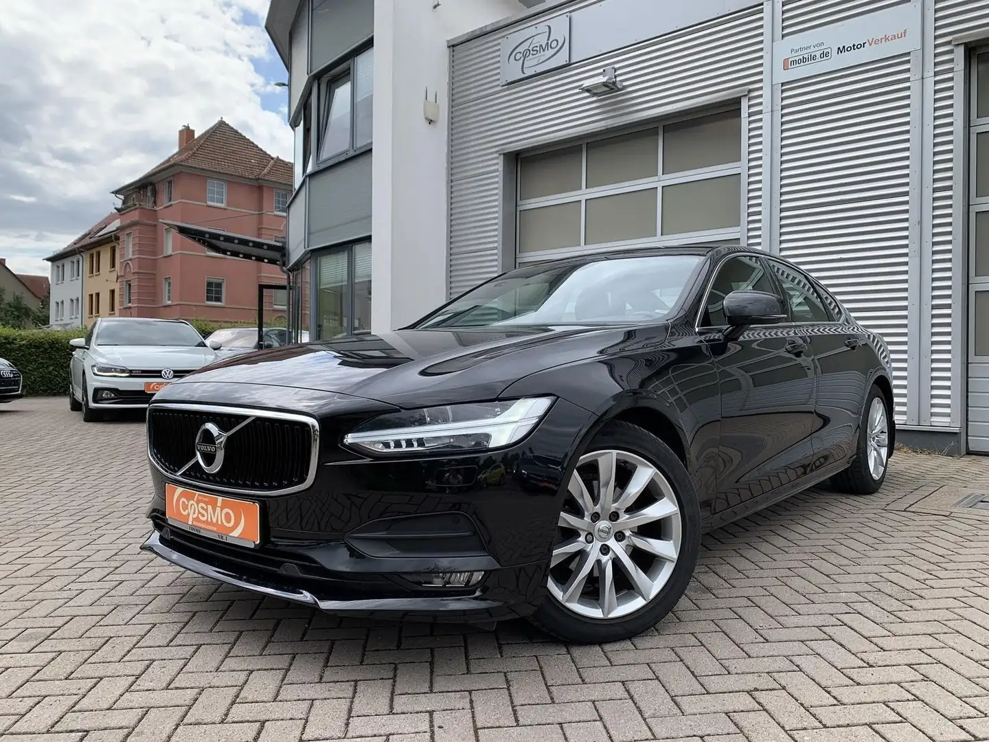 Volvo S90 Lim. Momentum Pro LED+RFK+Sitzhz.Temp. Noir - 1