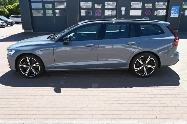 Volvo V60 T8 PHEV Ultimate Dark AWD*360°*HUD*AHK*