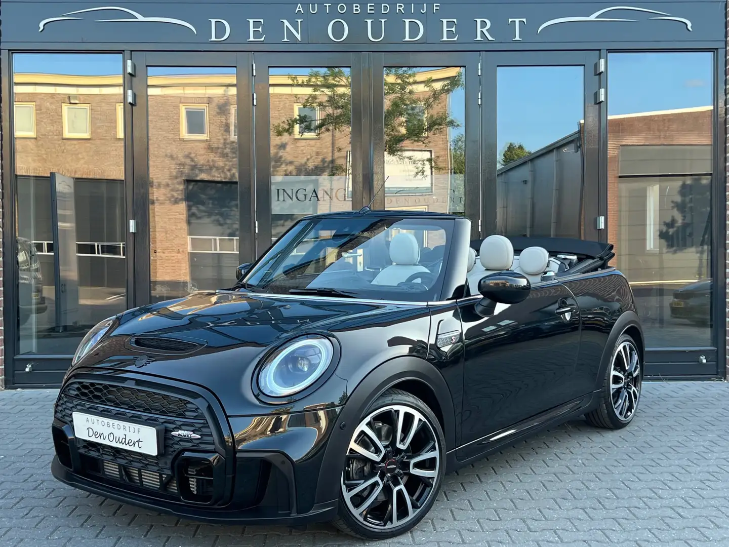 MINI John Cooper Works Cabrio Mini 2.0 S JCW AUT NAVI / LEER / HARMAN / VOL 2023 Black - 1