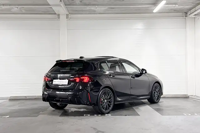 BMW 1 Series view 6