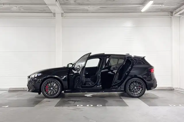 BMW 1 Series view 3