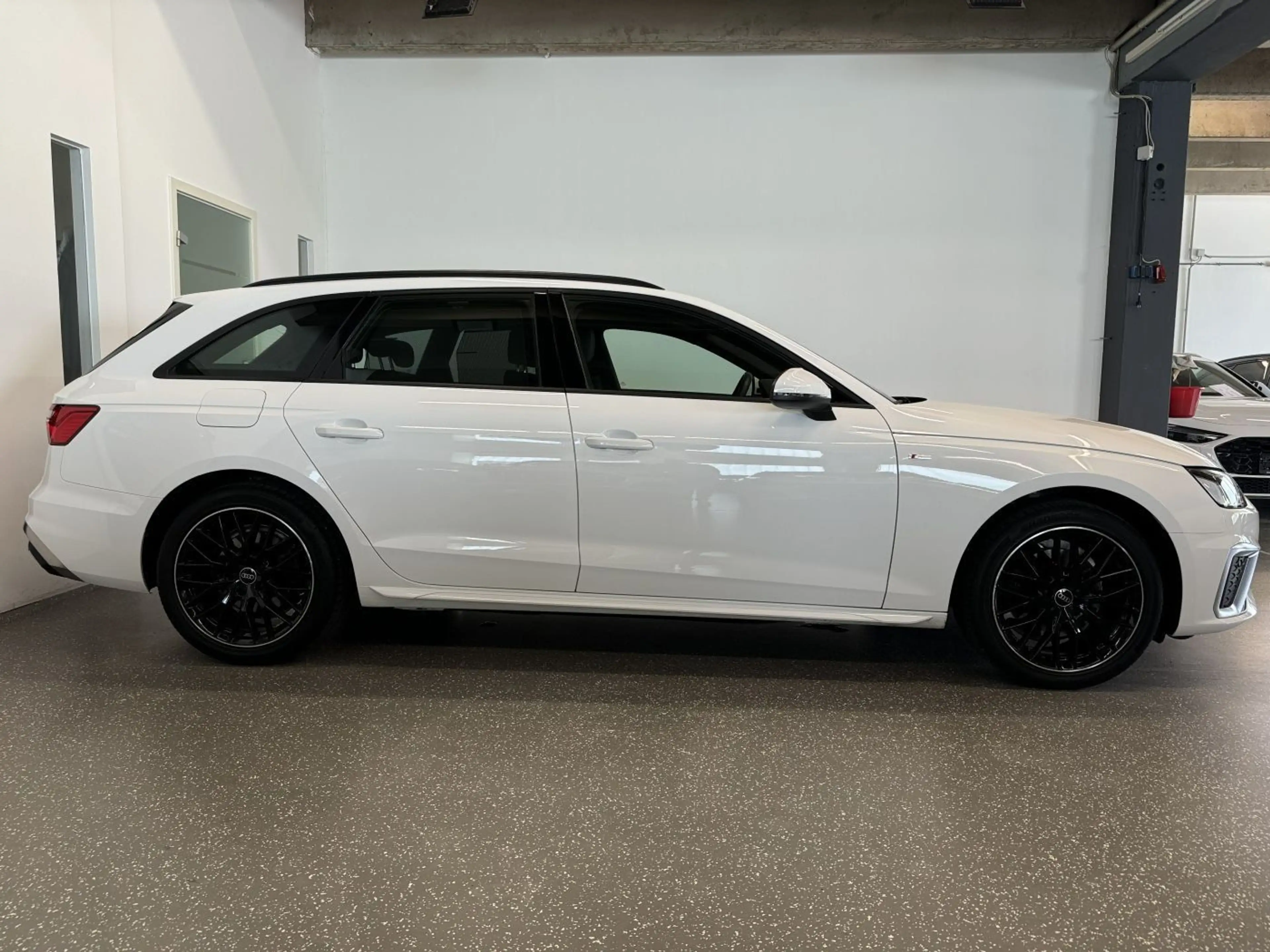Audi A4 35 2.0 TDI S line *VIRTUAL*MASSAGE*KAMERA*3-ZONEN — photo 4