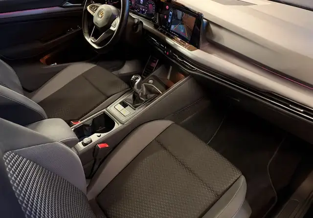 Volkswagen Golf view 4