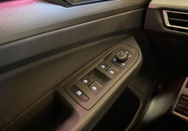 Volkswagen Golf view 9