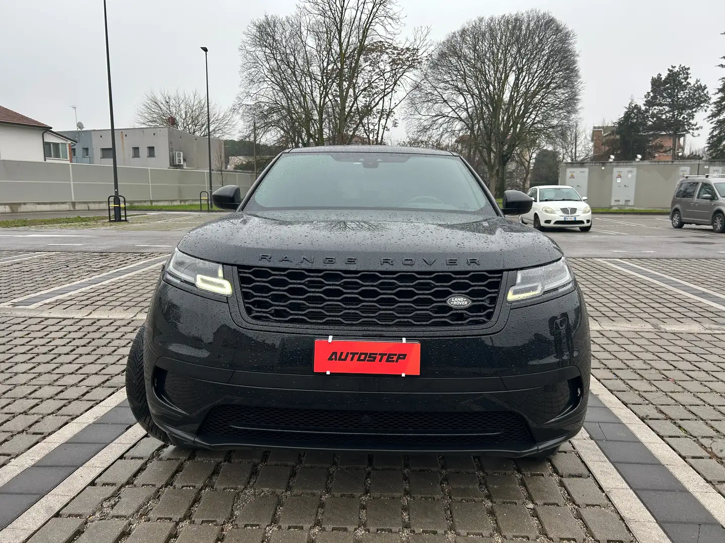 Land Rover Range Rover Velar R-Dynamic S my19 Schwarz - 2