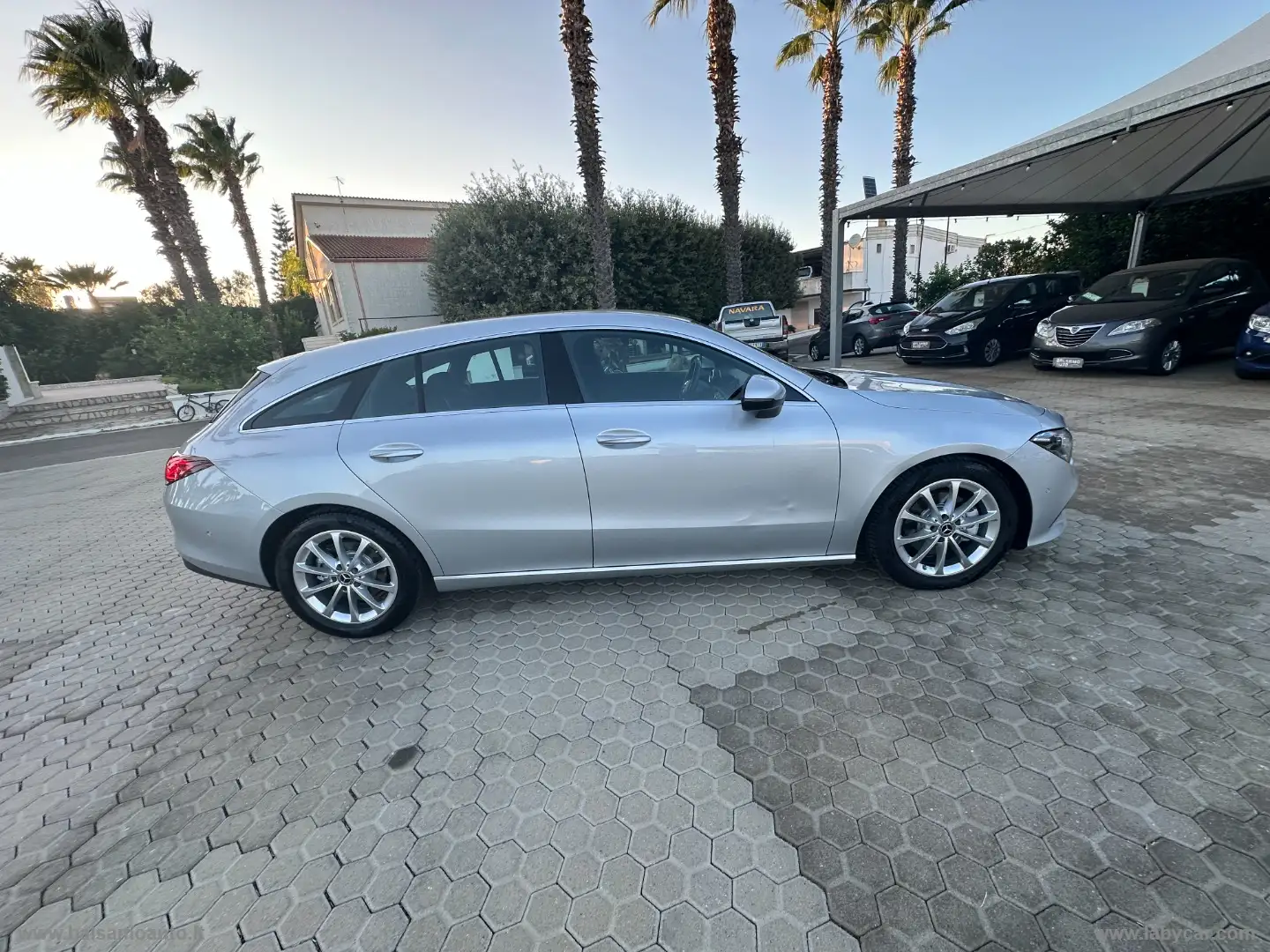 Mercedes-Benz CLA 180 CLA 180 d Aut. Shooting Brake Bus. Extra Argent - 2