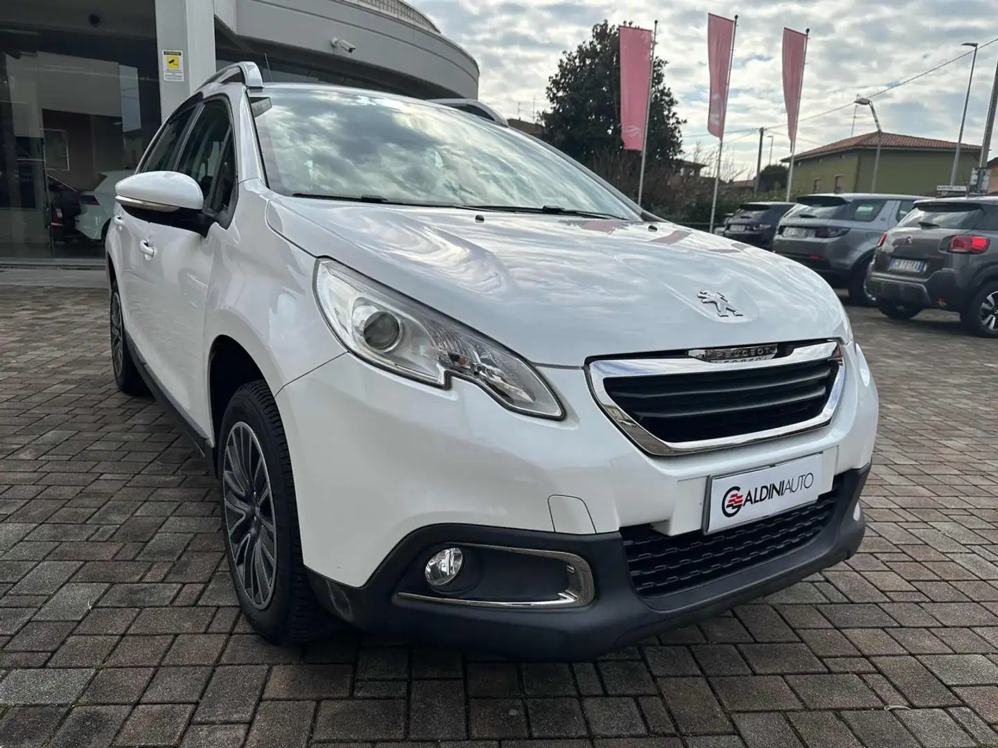 Peugeot 2008 1.2 PureTech 82cv. Active Blanco - 2