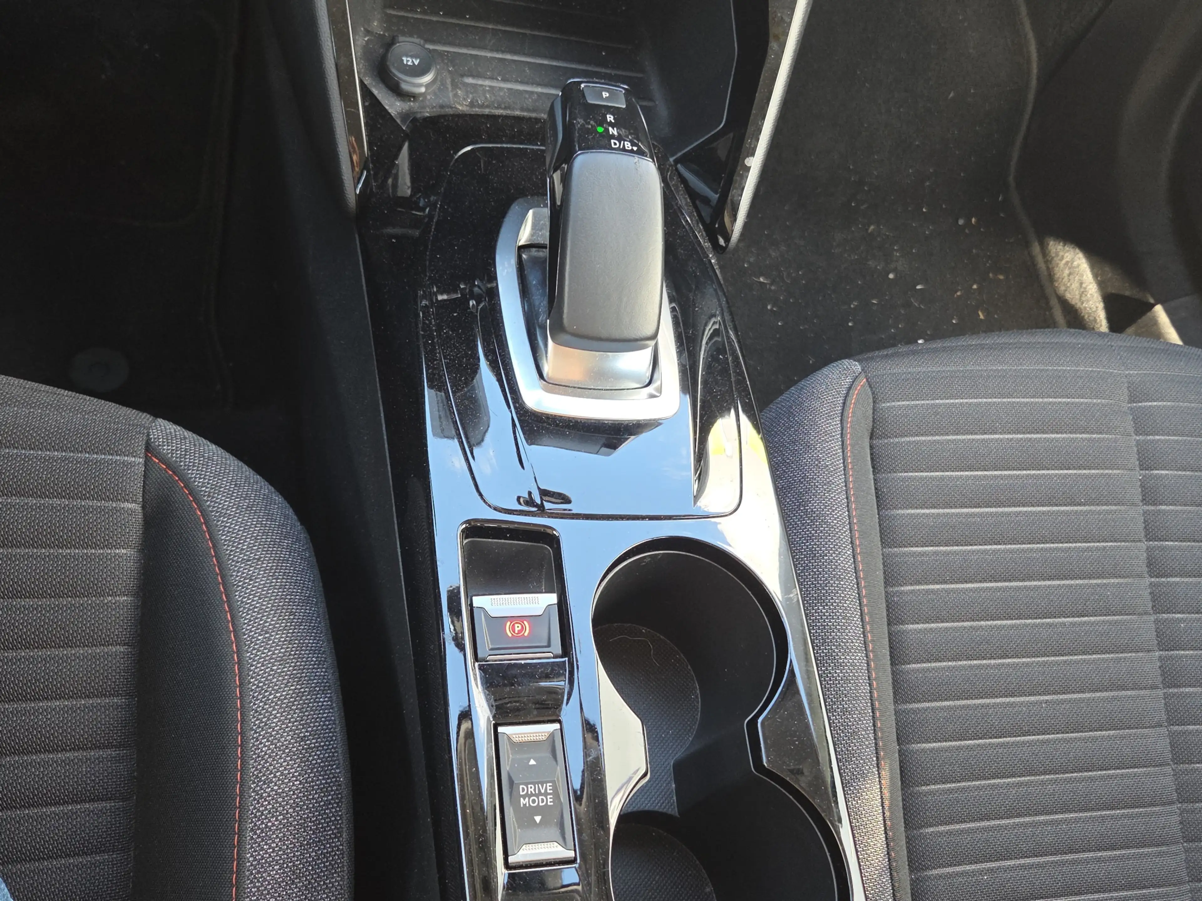 Peugeot e-2008 EV Blue Lease Active 50 kWh Camera | Carplay/andro — photo 26