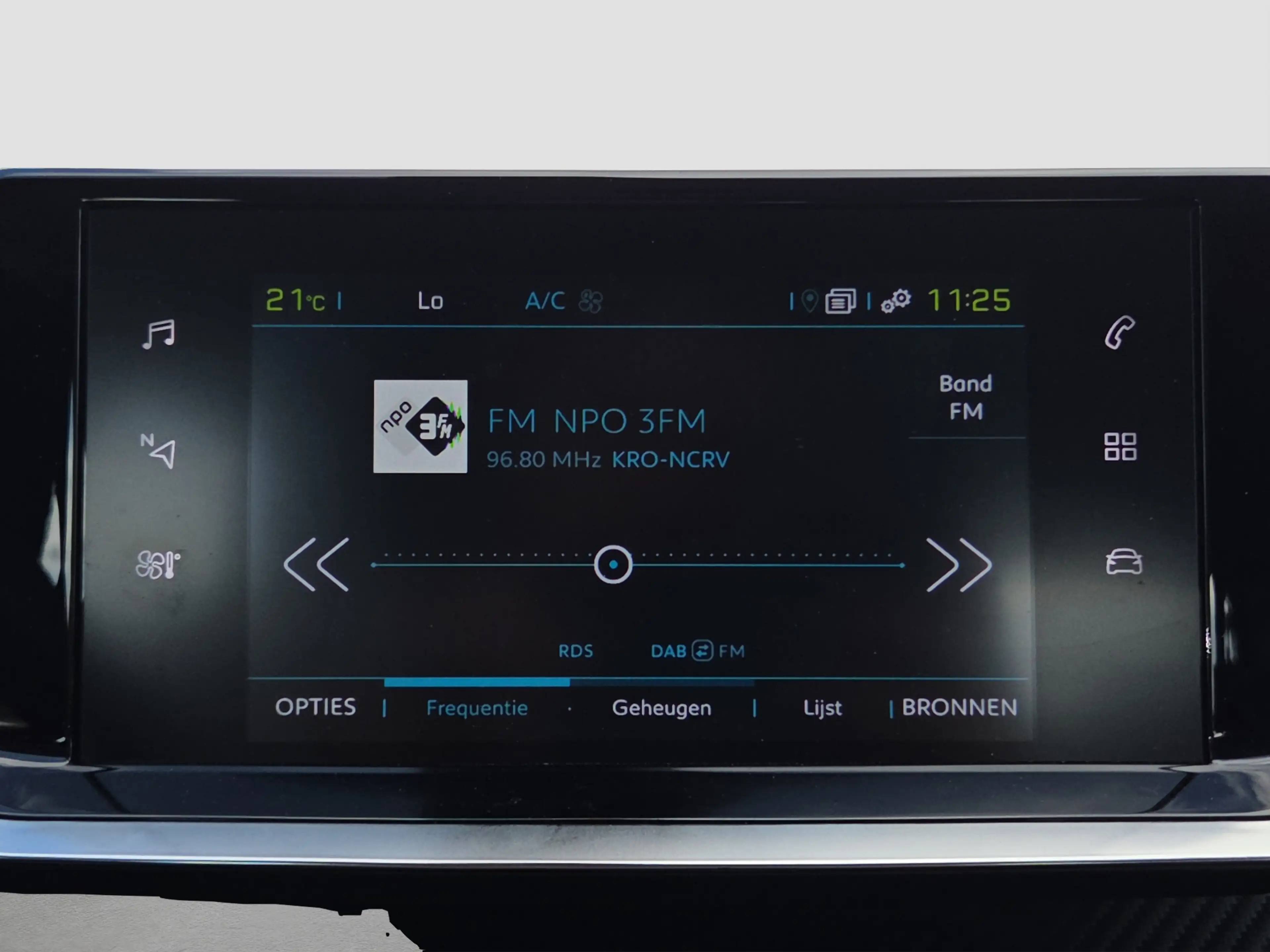 Peugeot e-2008 EV Blue Lease Active 50 kWh Camera | Carplay/andro — photo 17