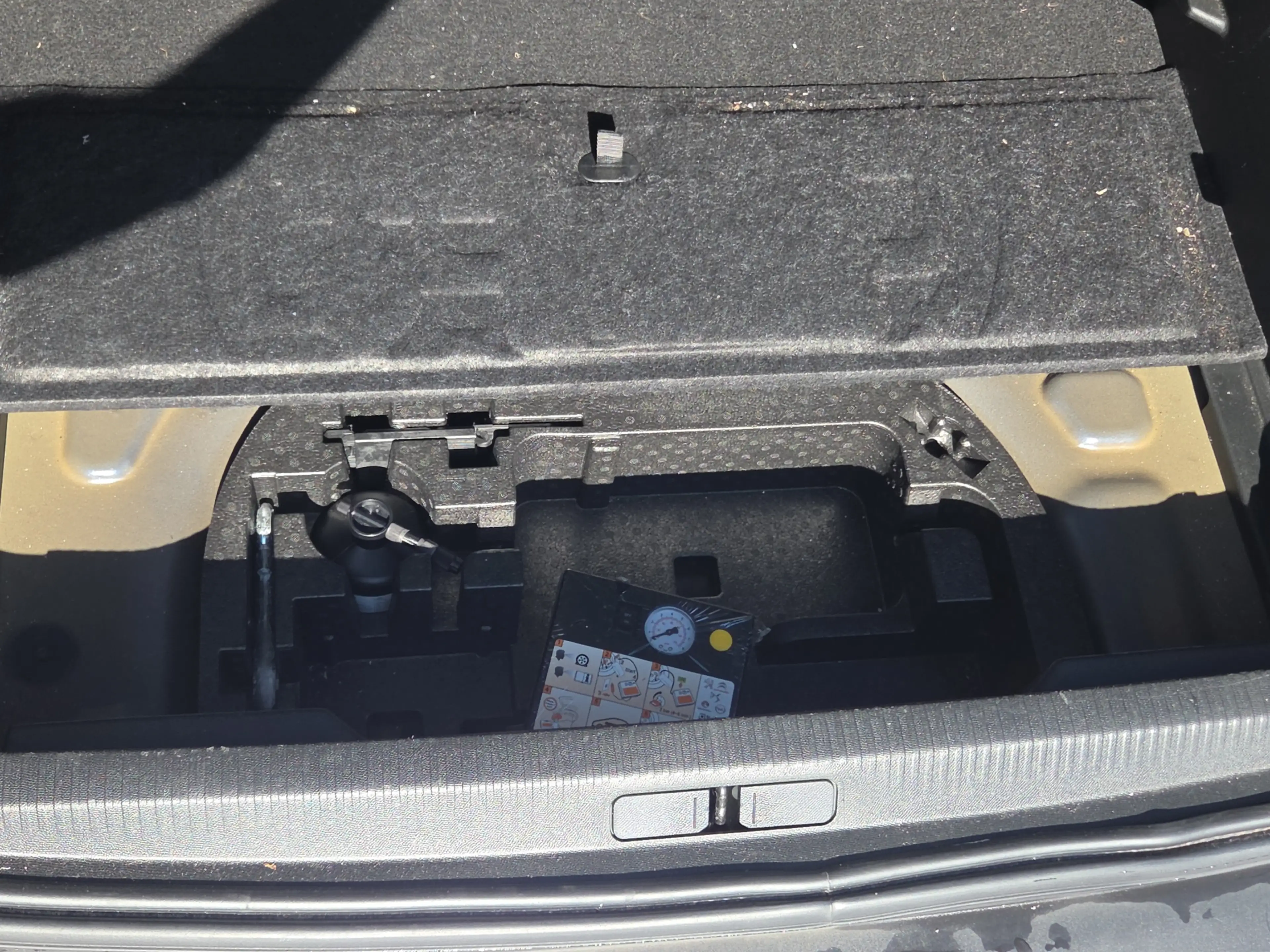 Peugeot e-2008 EV Blue Lease Active 50 kWh Camera | Carplay/andro — photo 34