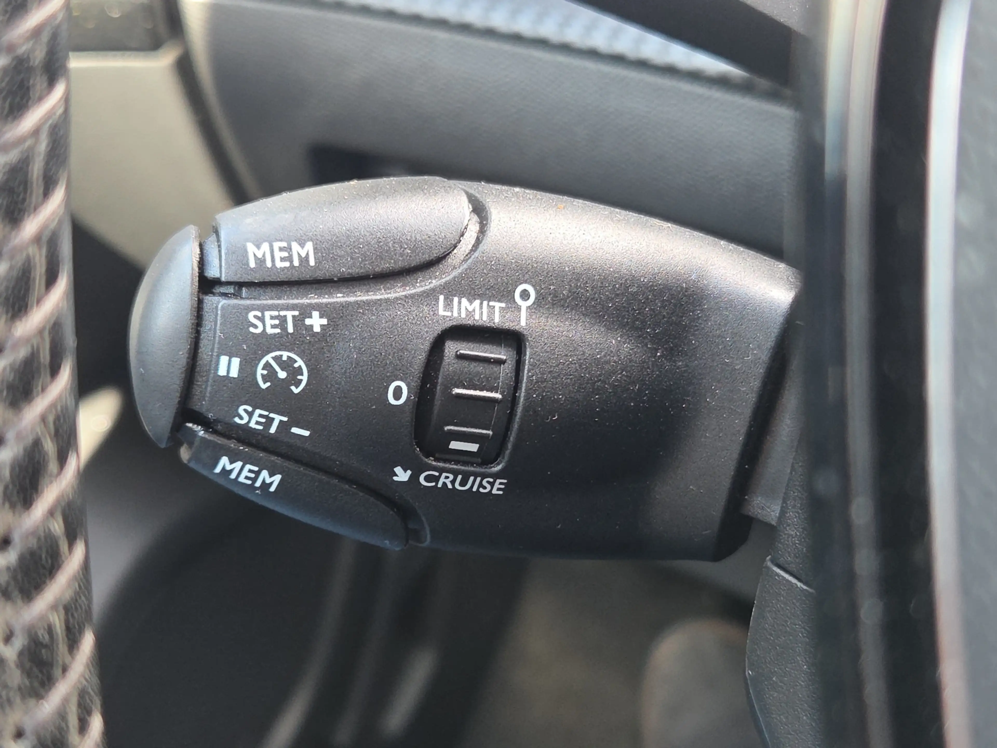 Peugeot e-2008 EV Blue Lease Active 50 kWh Camera | Carplay/andro — photo 11