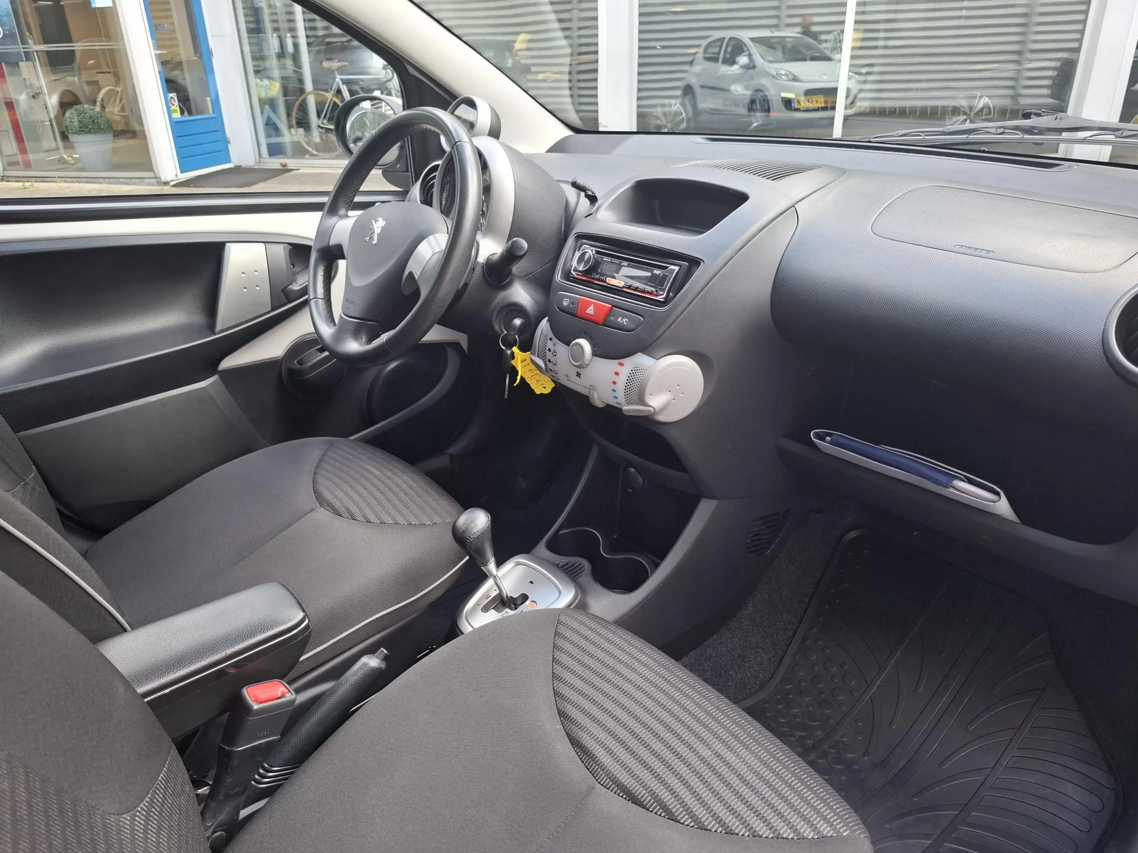 Peugeot 107 1.0i 12V Active Premium Automaat 5-drs — photo 6
