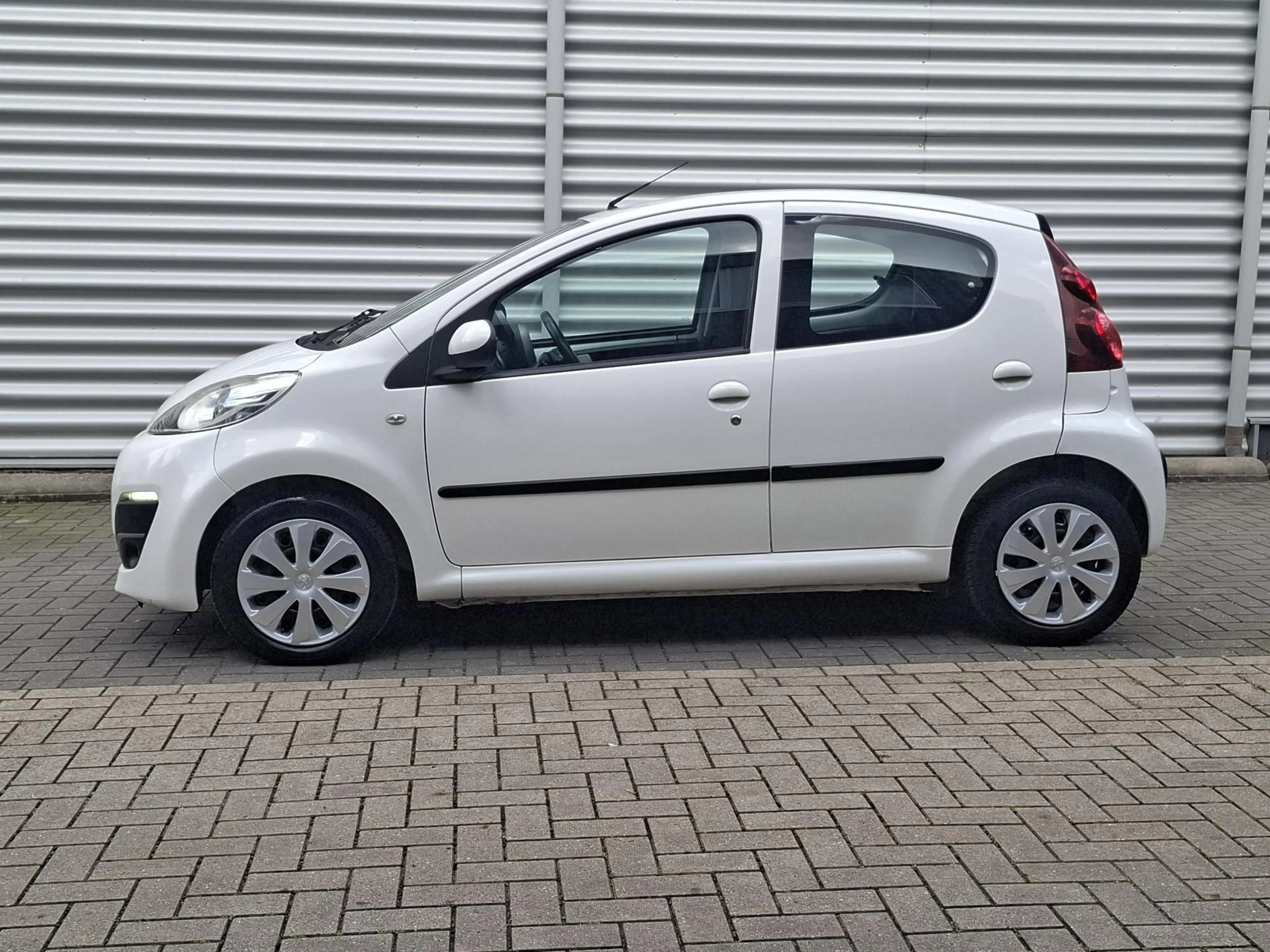 Peugeot 107 1.0i 12V Active Premium Automaat 5-drs — photo 2