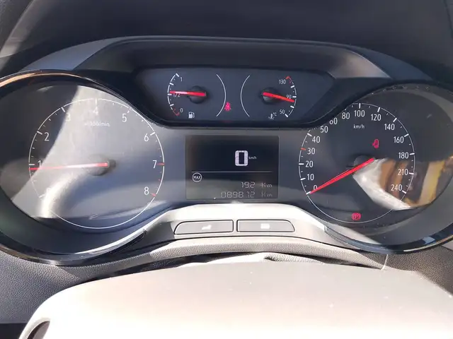 Opel Crossland X view 11