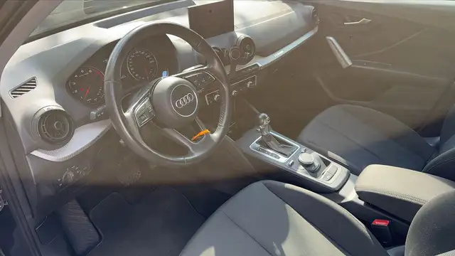 Audi Q2 view 8