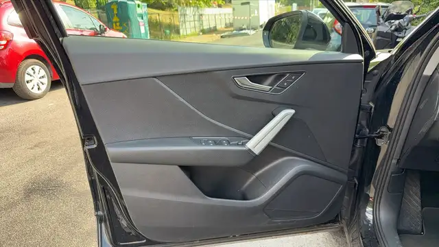 Audi Q2 view 7