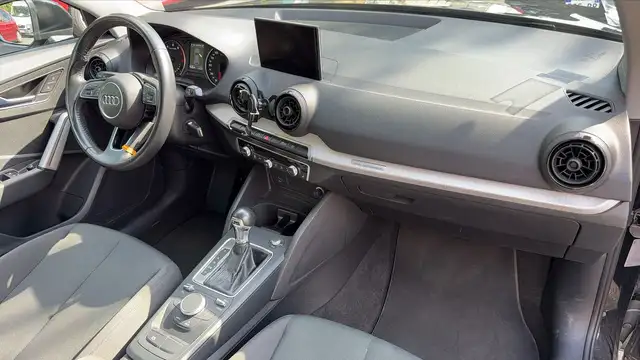 Audi Q2 view 10