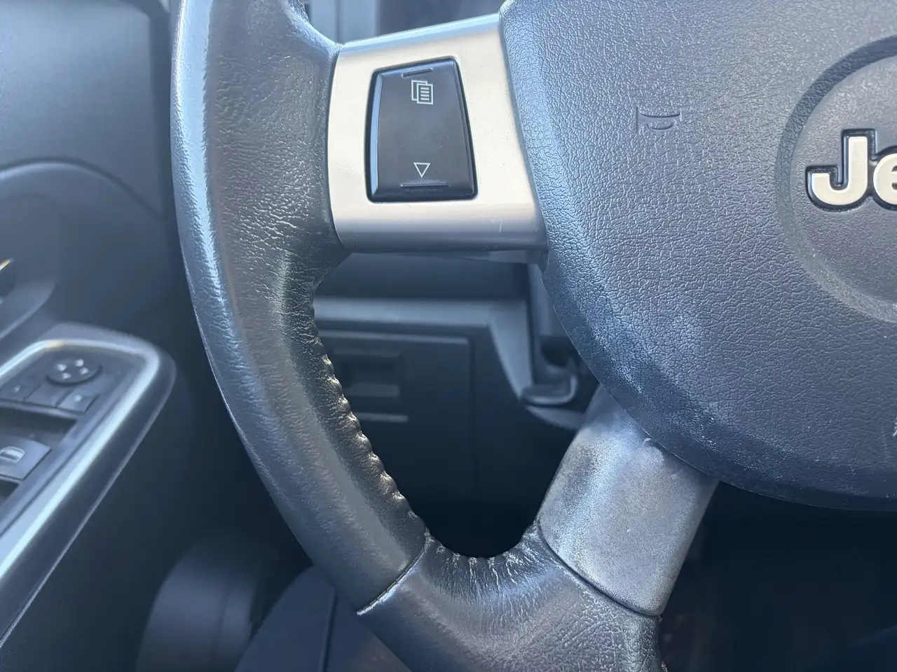 Jeep Liberty снимка Jeep Liberty