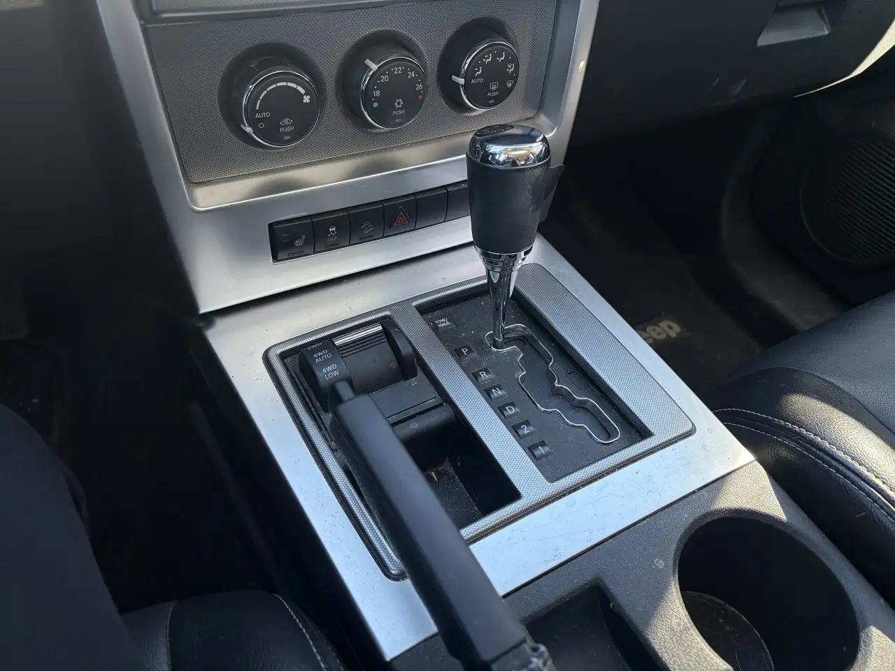 Jeep Liberty снимка Jeep Liberty