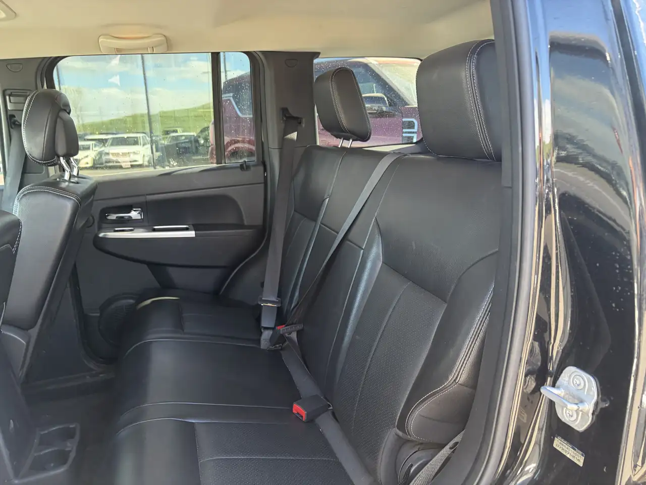 Jeep Liberty снимка Jeep Liberty