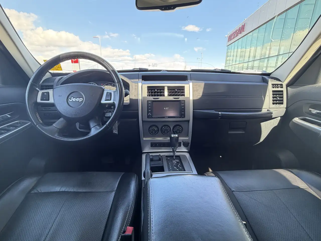Jeep Liberty снимка Jeep Liberty
