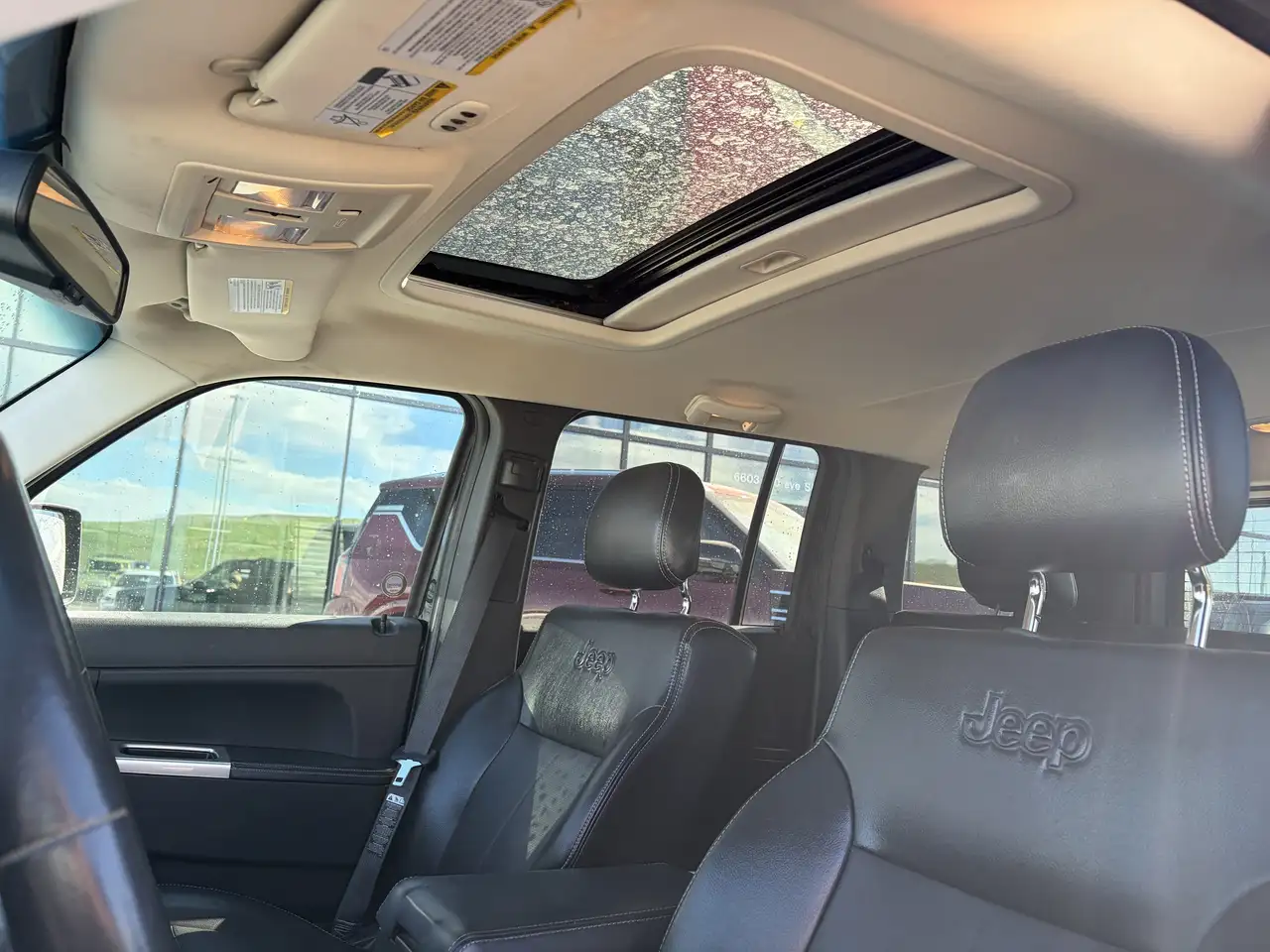 Jeep Liberty снимка Jeep Liberty