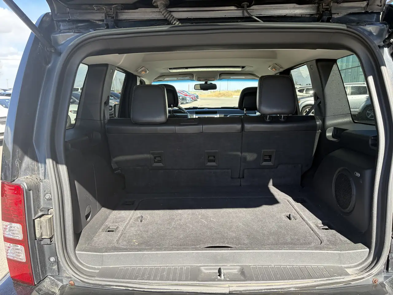 Jeep Liberty снимка Jeep Liberty