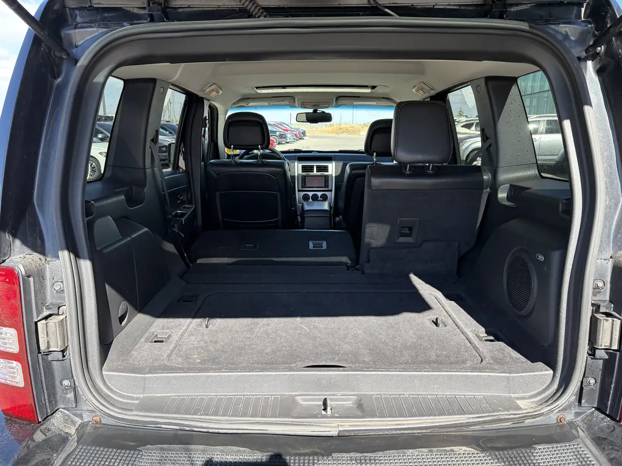 Jeep Liberty снимка Jeep Liberty