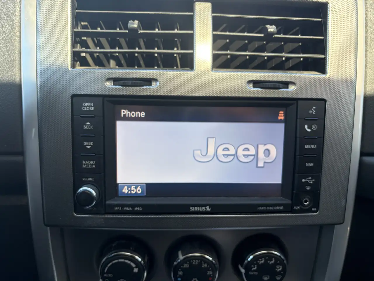 Jeep Liberty снимка Jeep Liberty