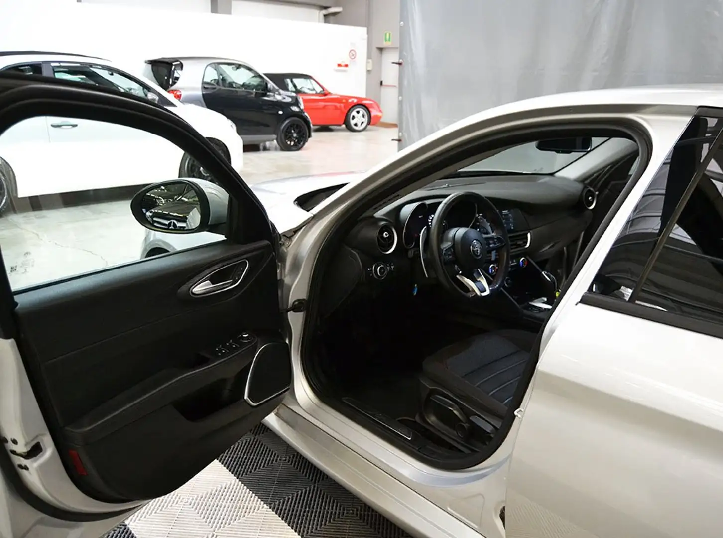 Alfa Romeo Giulia 2.2 Turbodiesel 160 CV AT8 Rosso Edizione "PROMO" Stříbrná - 2