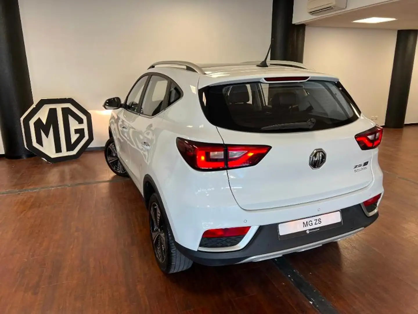 MG ZS EV 143ch Luxury - 2