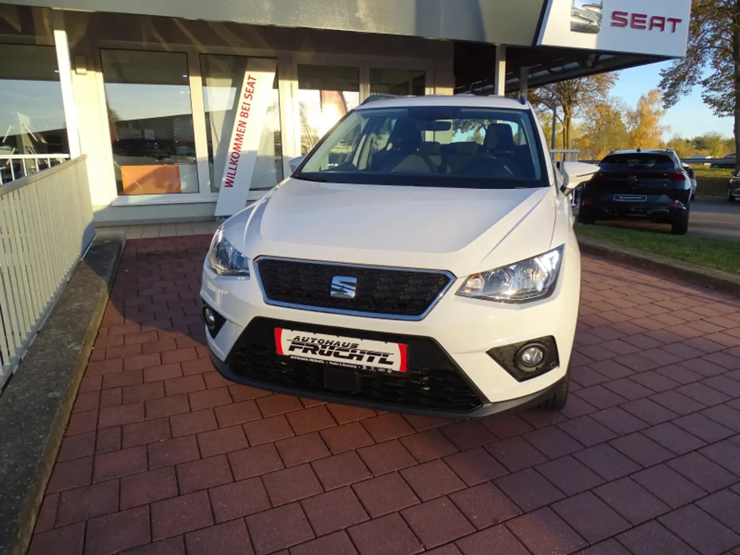 SEAT Arona Arona 1.0 TSI Style 115PS Sitzheiz. Parklenk. Kame Weiß - 2