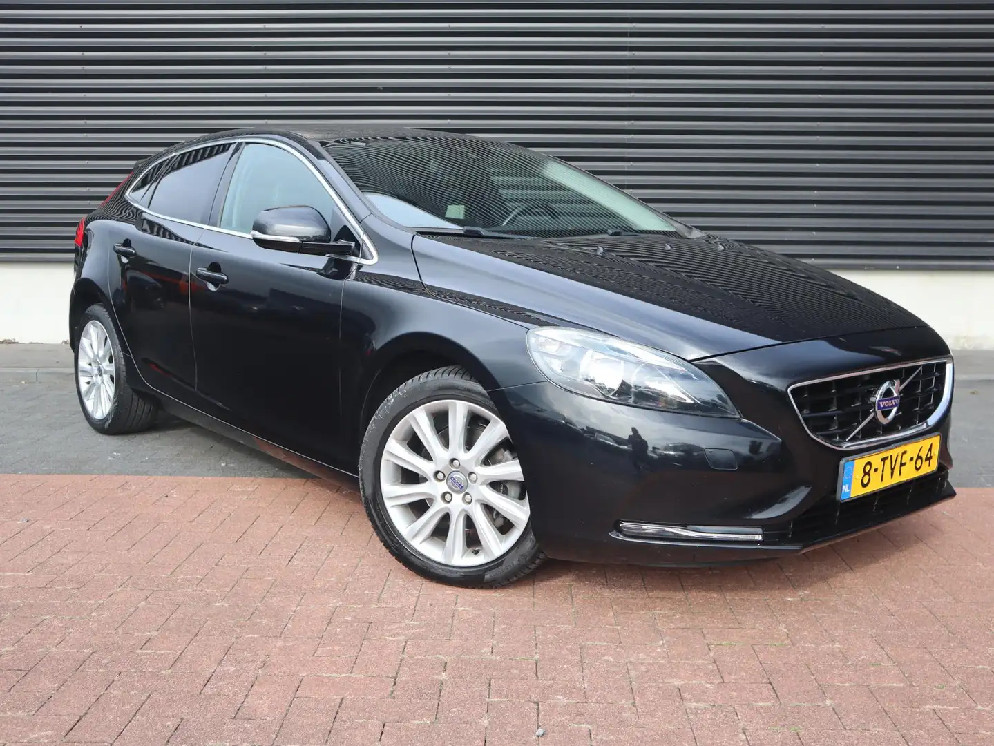 Volvo V40 1.6 T4 Momentum | Clima | Cruise | Multimedia/Navi Zwart - 2
