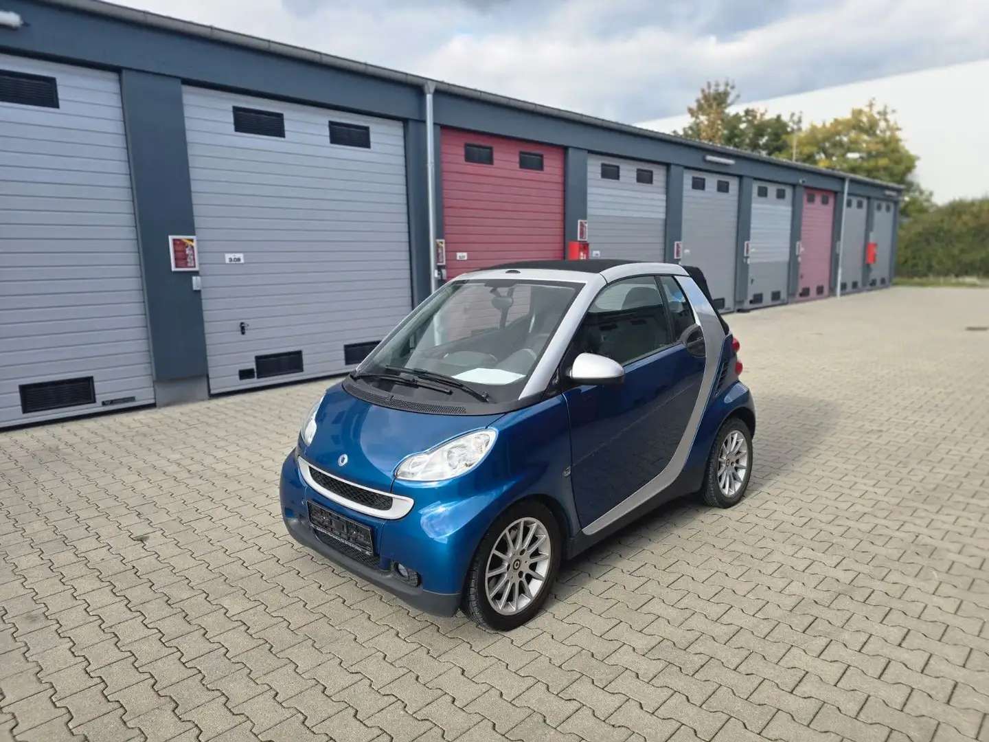 smart forTwo fortwo cabrio 70 ps Silber - 1