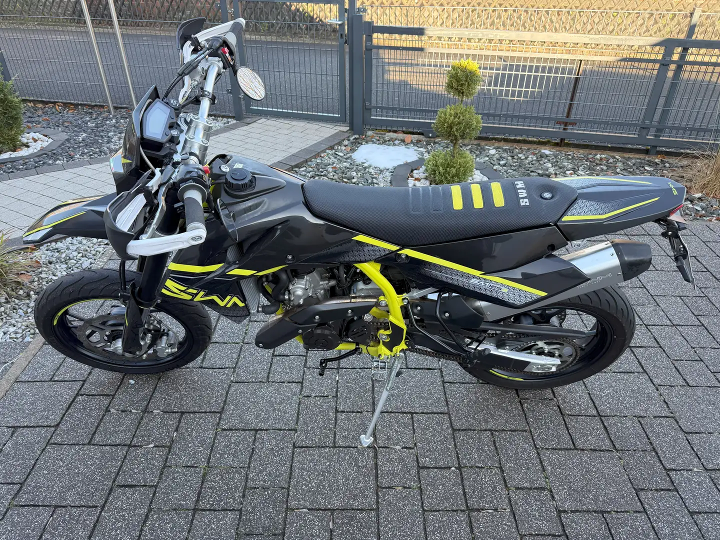 SWM SM 125 R Schwarz - 2