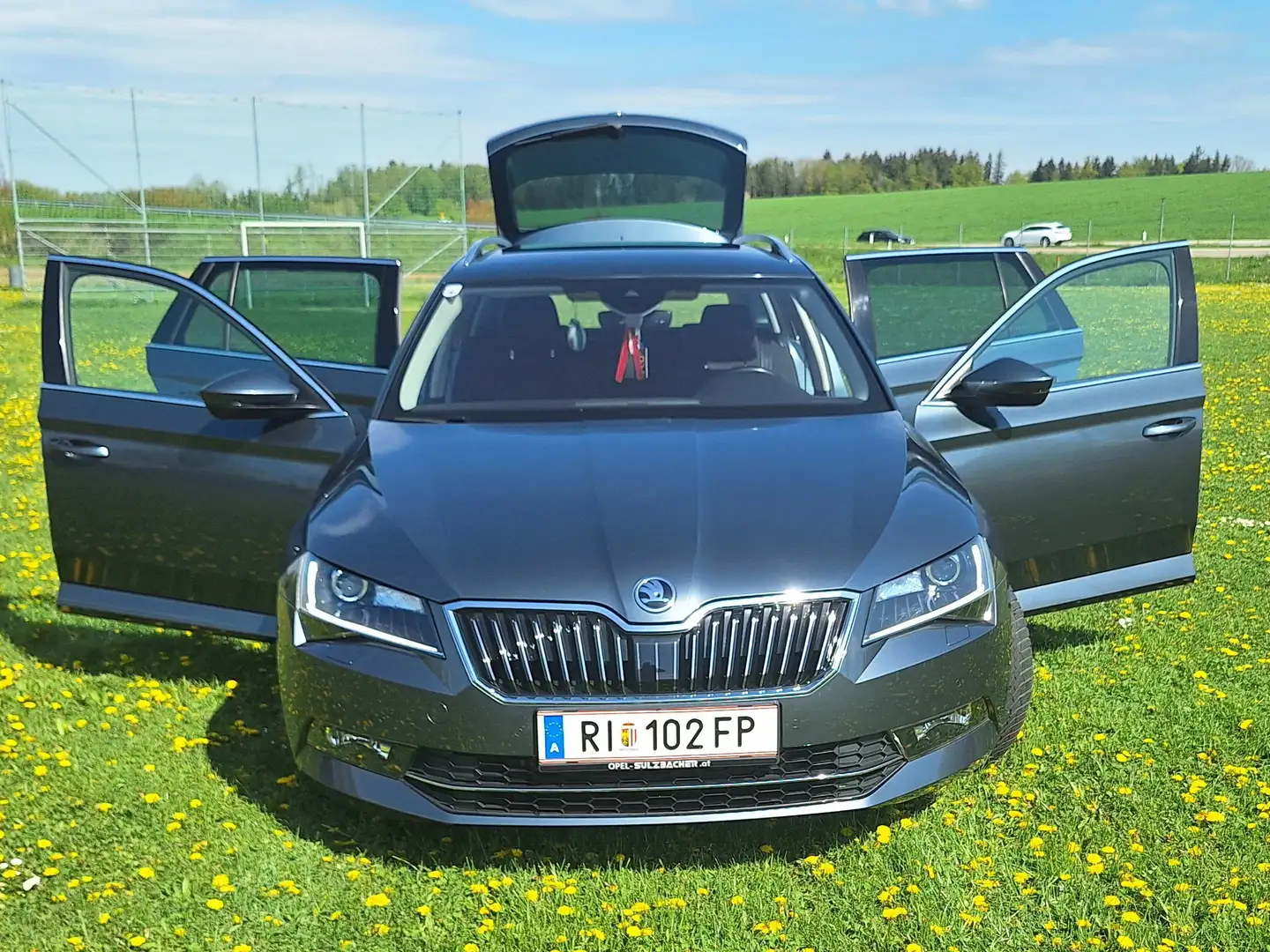 Skoda Superb Superb Kombi 2,0 TDI Style DSG Style Grau - 2