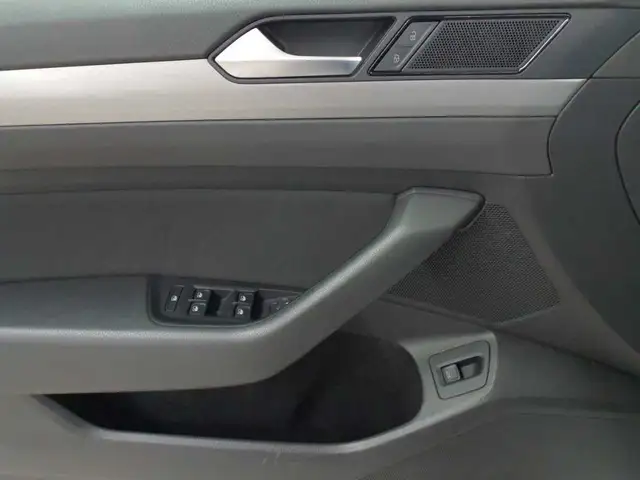 Volkswagen Passat view 18